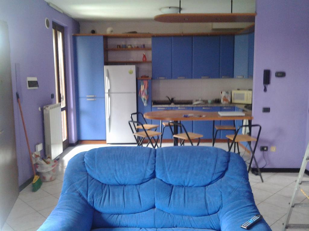 Villetta Rossini Appartamento Da Condividere Con Me Luciano Servizio Ospiti Taxi Driver Navetta No Wifi 2 Camera Da Letto Per 5 Persone Valbrembo Luaran gambar