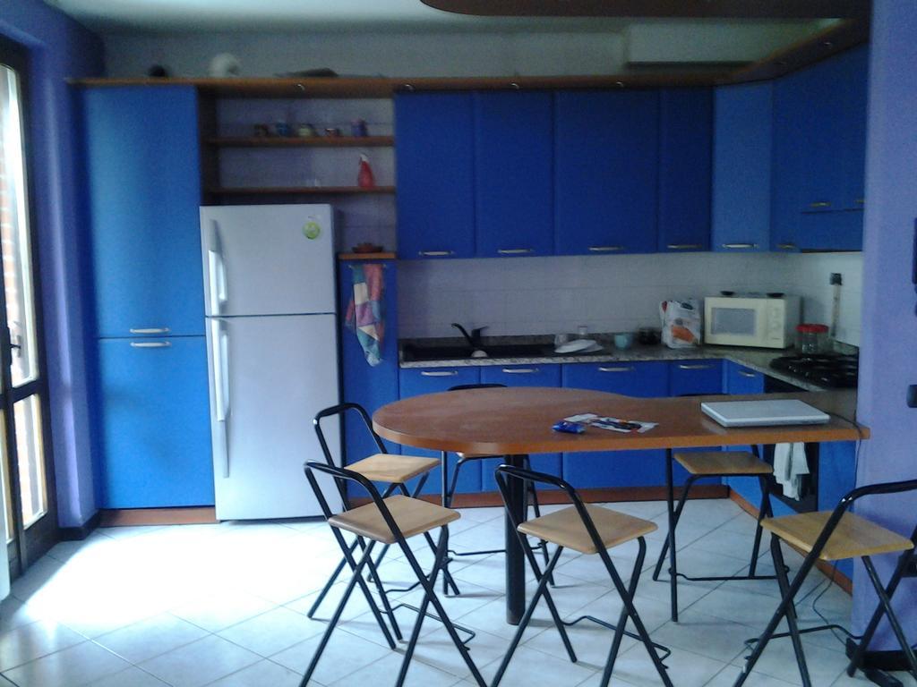 Villetta Rossini Appartamento Da Condividere Con Me Luciano Servizio Ospiti Taxi Driver Navetta No Wifi 2 Camera Da Letto Per 5 Persone Valbrembo Luaran gambar