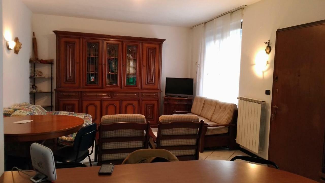 Villetta Rossini Appartamento Da Condividere Con Me Luciano Servizio Ospiti Taxi Driver Navetta No Wifi 2 Camera Da Letto Per 5 Persone Valbrembo Luaran gambar