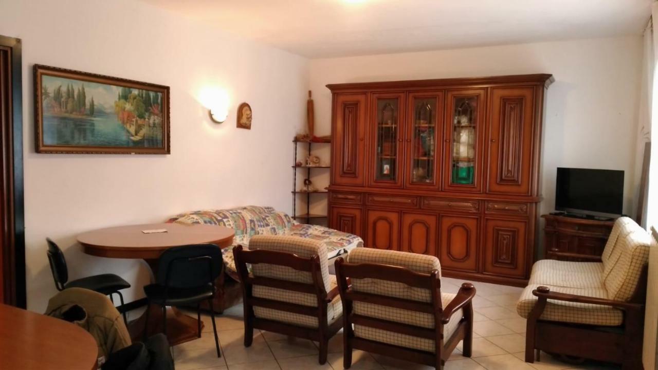 Villetta Rossini Appartamento Da Condividere Con Me Luciano Servizio Ospiti Taxi Driver Navetta No Wifi 2 Camera Da Letto Per 5 Persone Valbrembo Luaran gambar